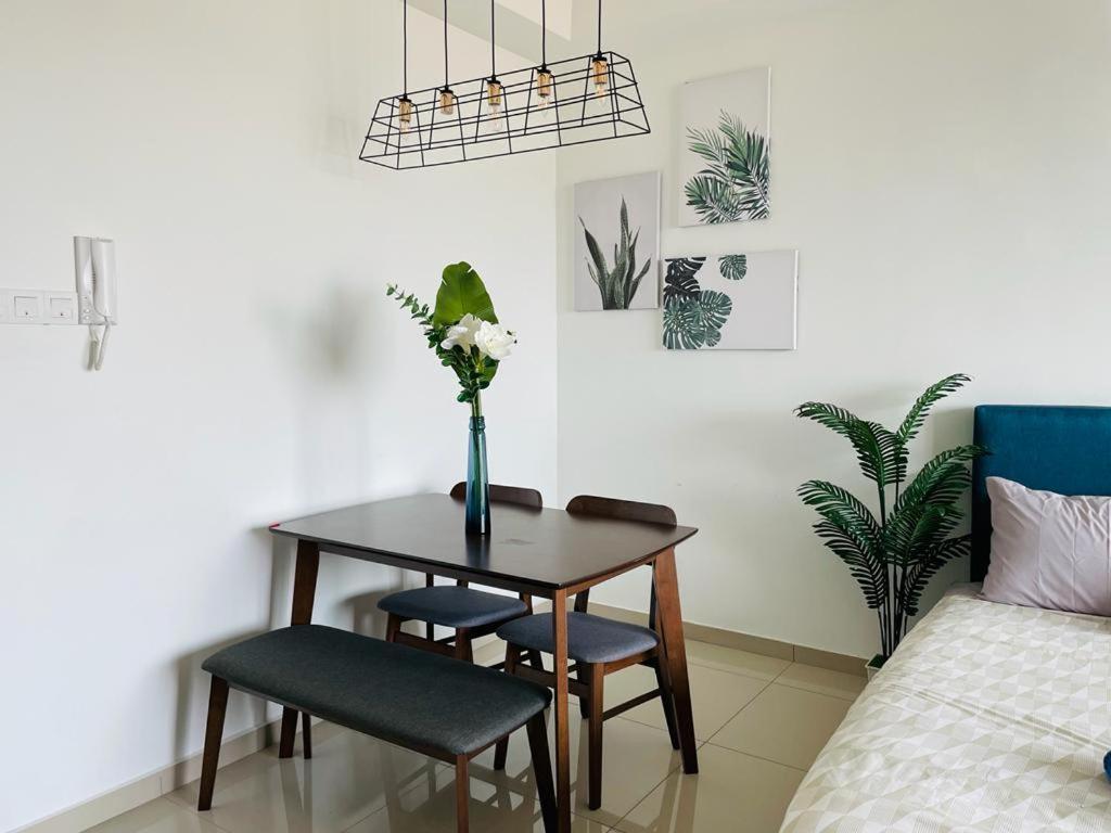 Homestay I-City Cantik, Tenang, Wifi, 4K Smart Tv, Netflix, Coway, Free Parking シャー・アラム エクステリア 写真